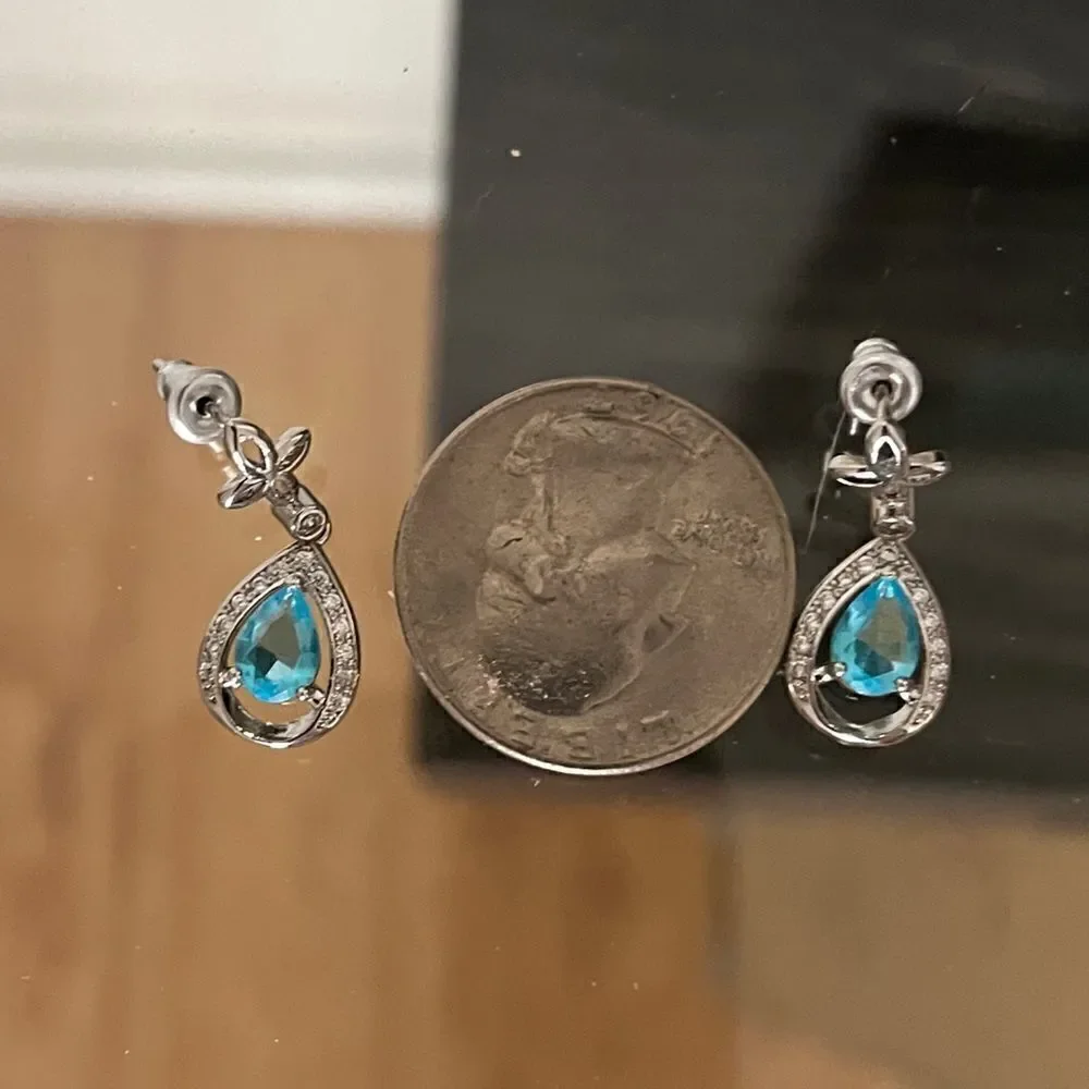 The Blue Tear Drop Earrings in 925 silver and cubic zirconia